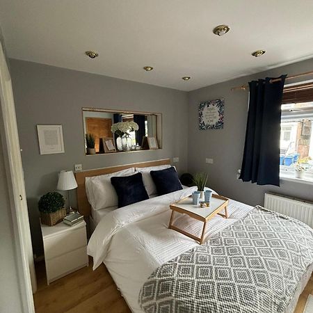 Amazing En-Suite Apartment In Finchley Central Londen Buitenkant foto