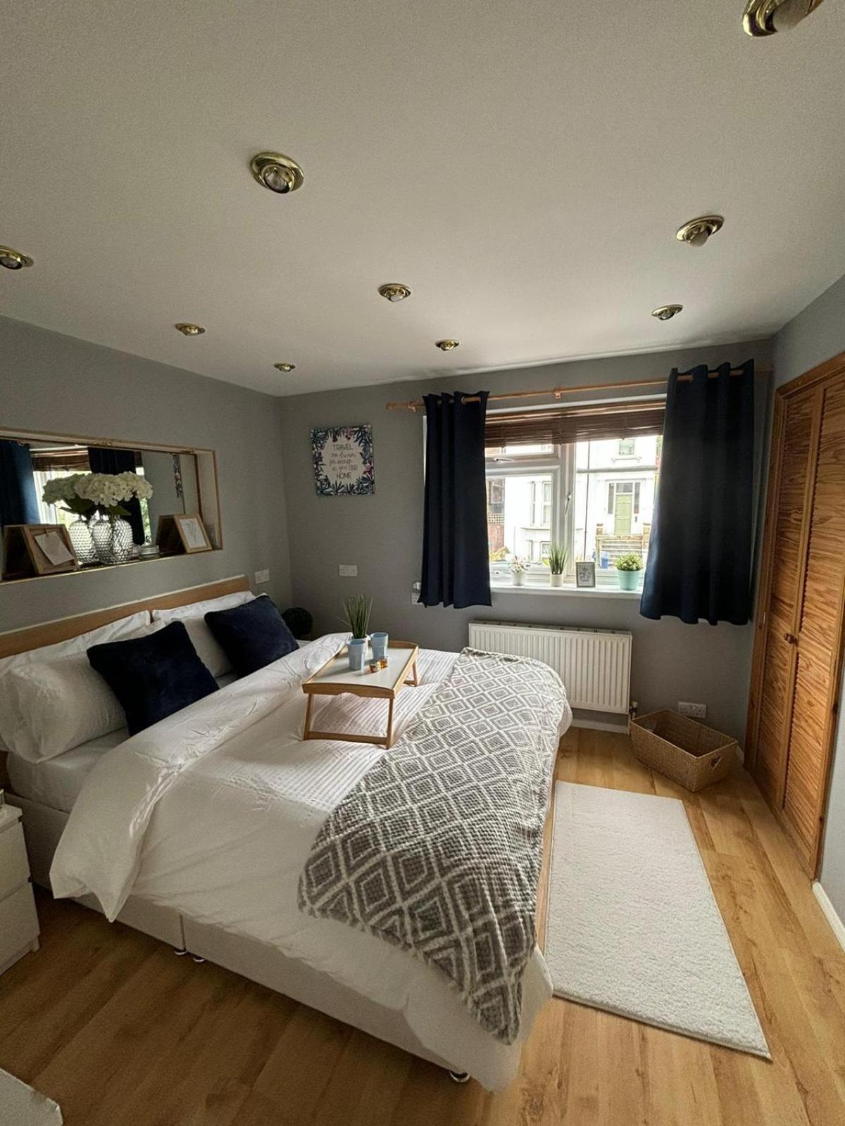 Amazing En-Suite Apartment In Finchley Central Londen Buitenkant foto