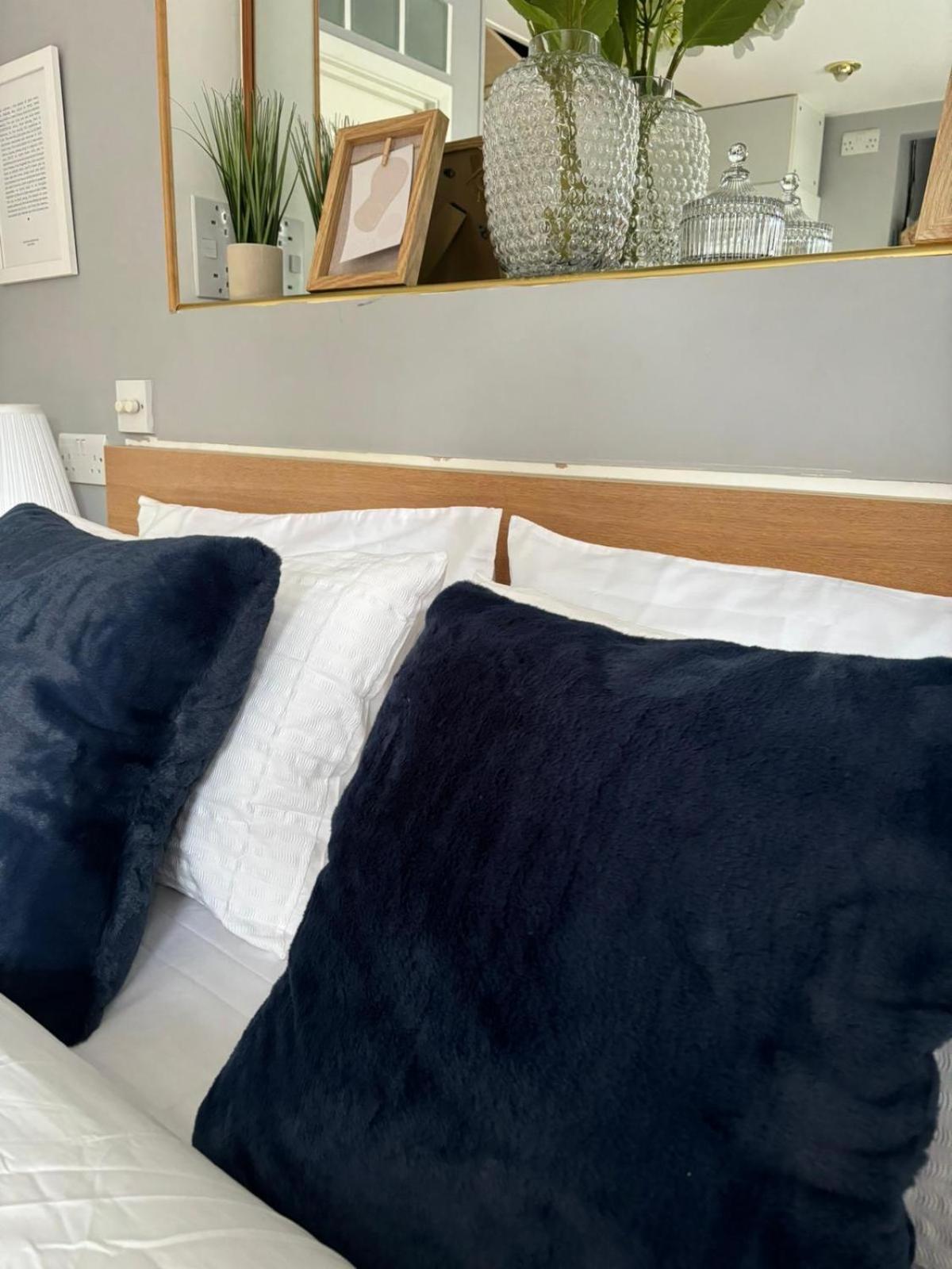 Amazing En-Suite Apartment In Finchley Central Londen Buitenkant foto
