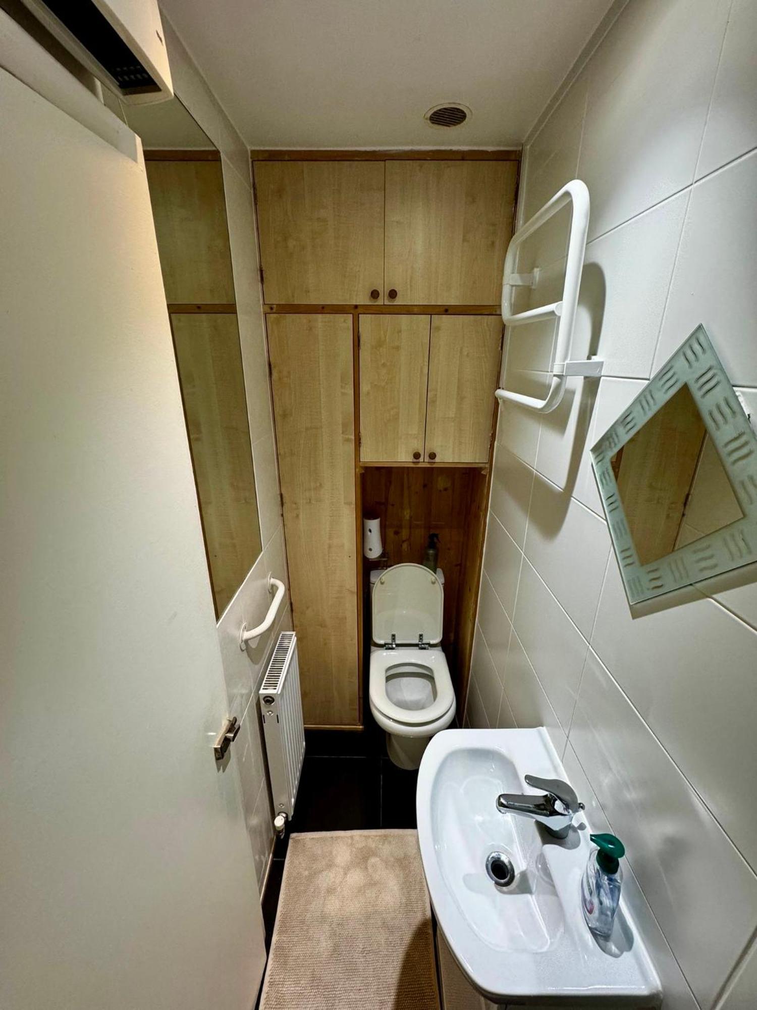 Amazing En-Suite Apartment In Finchley Central Londen Buitenkant foto