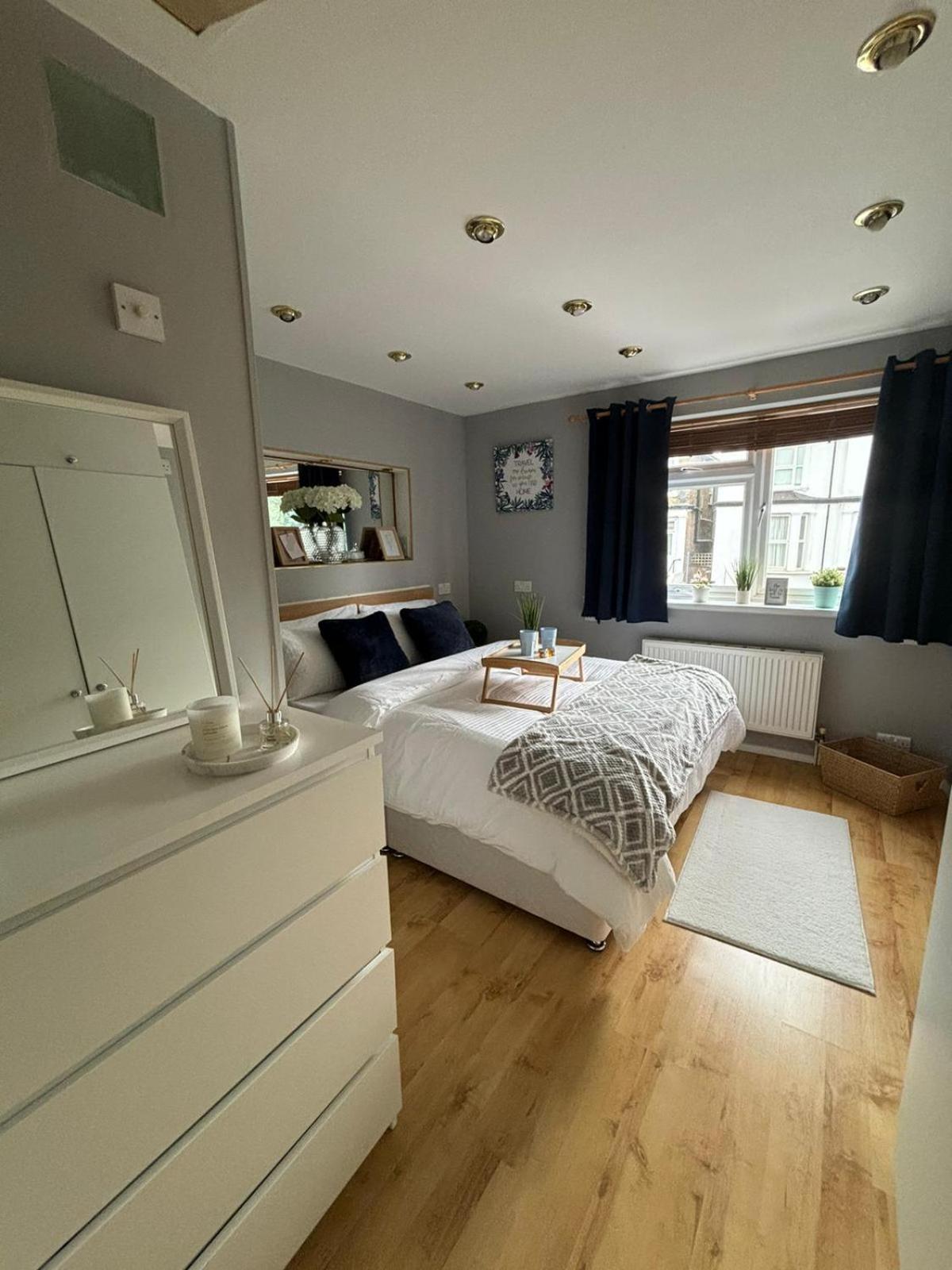 Amazing En-Suite Apartment In Finchley Central Londen Buitenkant foto