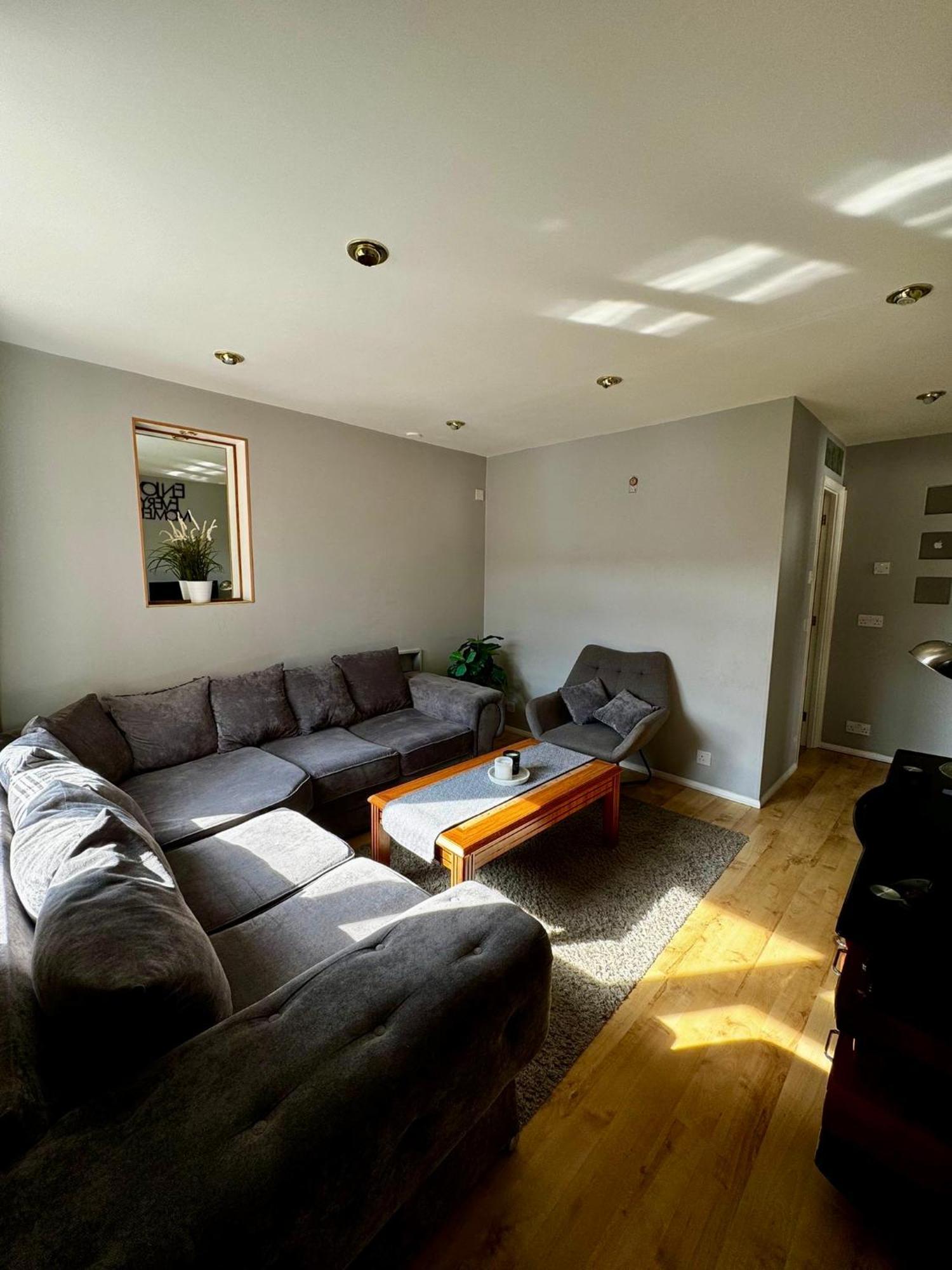 Amazing En-Suite Apartment In Finchley Central Londen Buitenkant foto