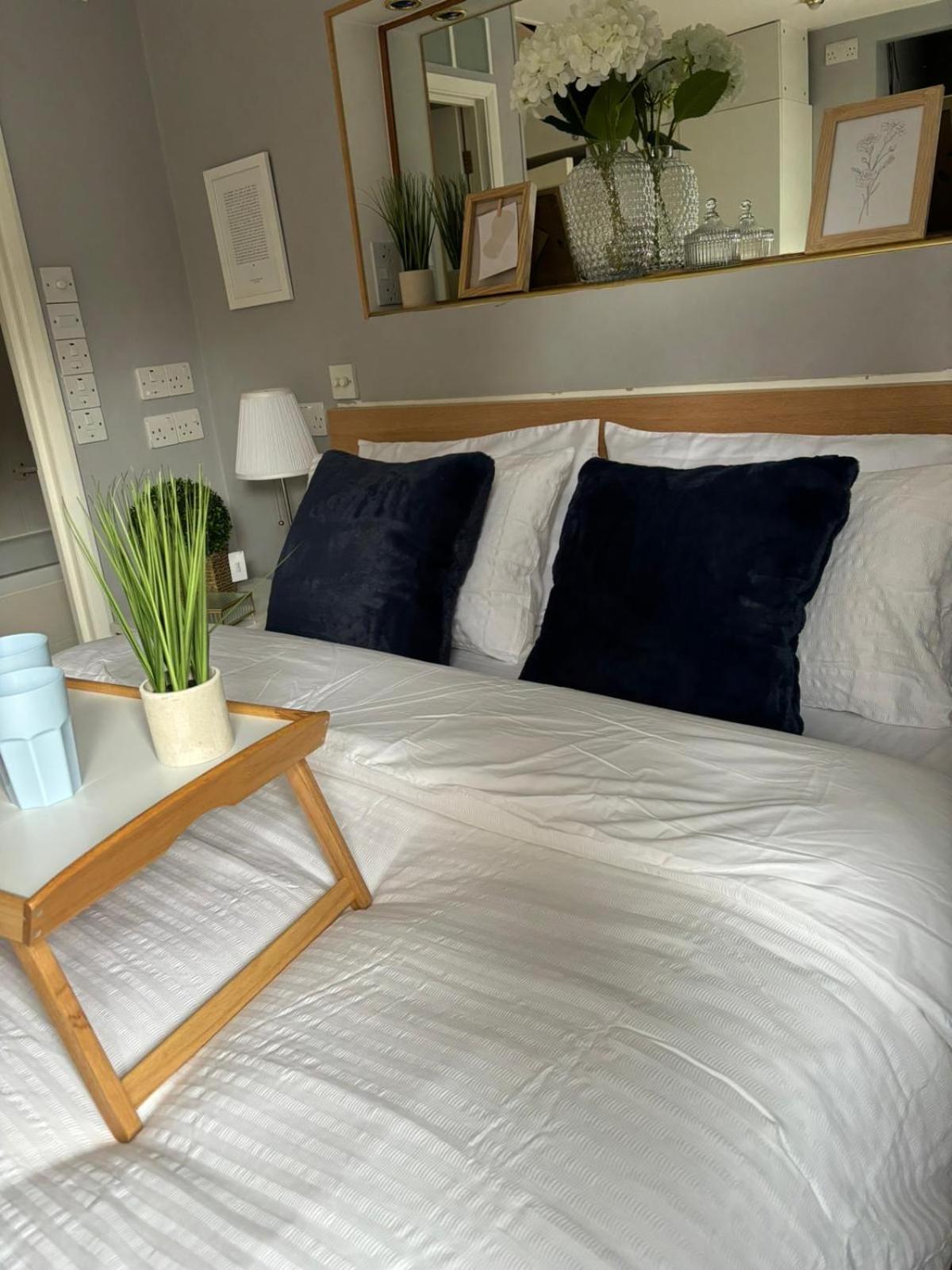 Amazing En-Suite Apartment In Finchley Central Londen Buitenkant foto
