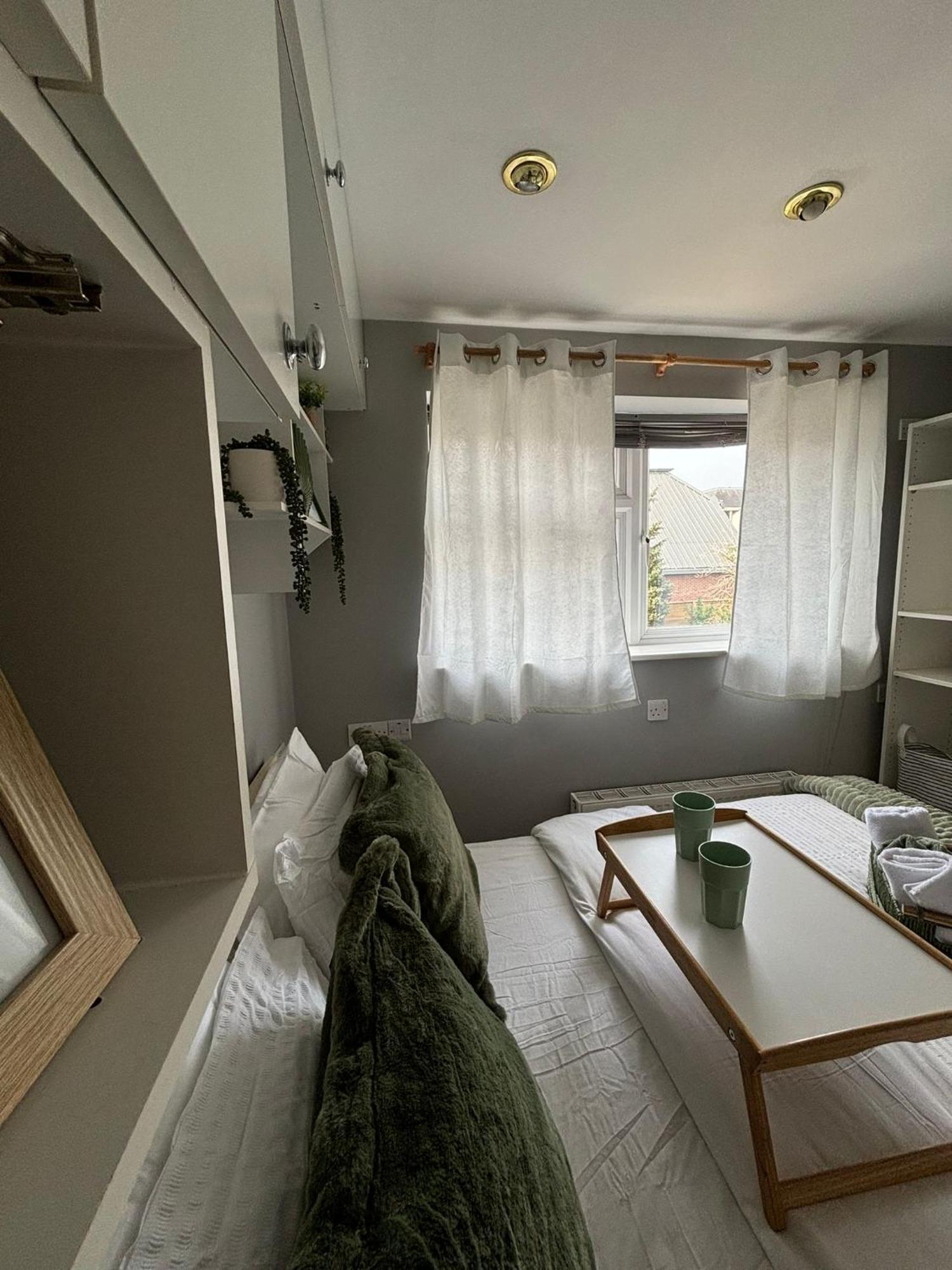 Amazing En-Suite Apartment In Finchley Central Londen Buitenkant foto